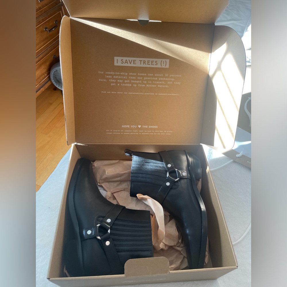 Madewell black leather moto boots